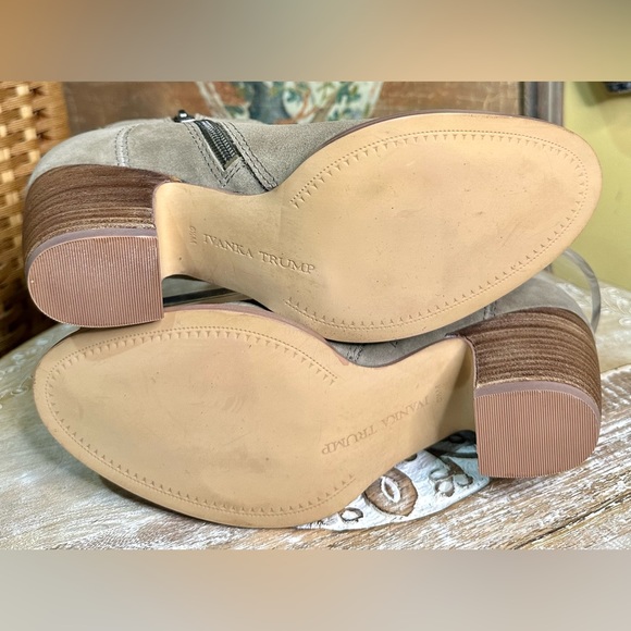 EUC Ivanka Trump “Thelma” Suede Ankle Booties. Size 6.5 - Picture 11 of 12